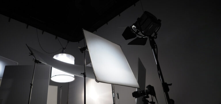 Lire la suite à propos de l’article Comment Bien Choisir les Panneaux LED pour Bien Éclairer sa Vidéo ?